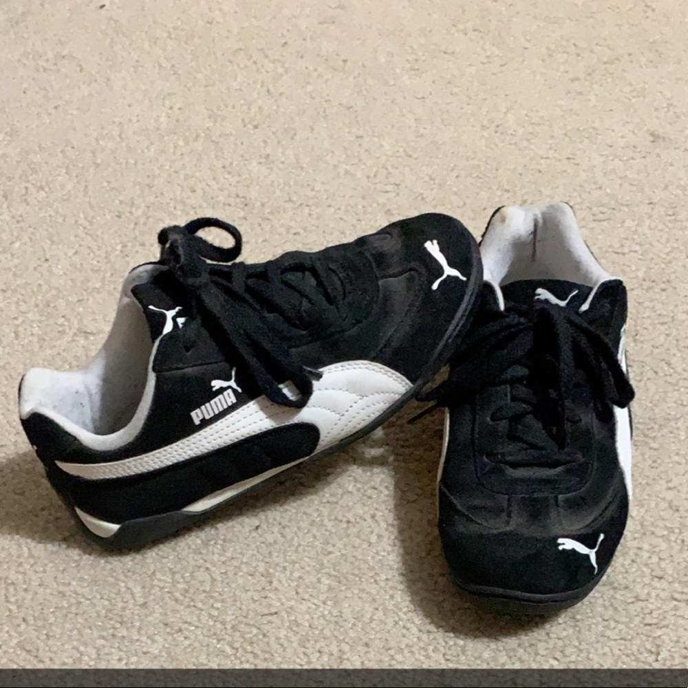 Tennis shoes
